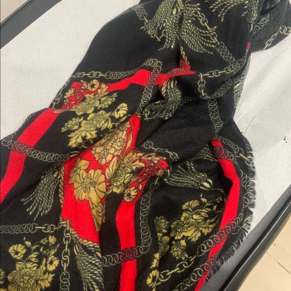 LOOKING FOR: ZARA Floral and Chain Print Scarf - Picture 4 of 4